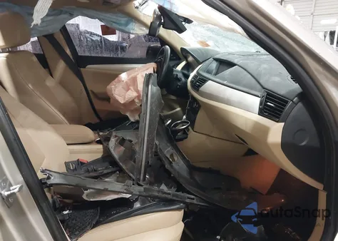 2014 BMW X1 xDrive28I from USA, damaged, VIN WBAVL1C57EVY20528